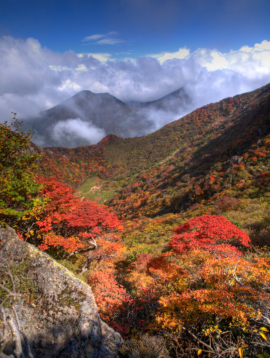 大鍋の紅葉と平治岳